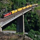 Postzug auf der Brücke