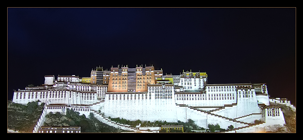 Potala bei Nacht