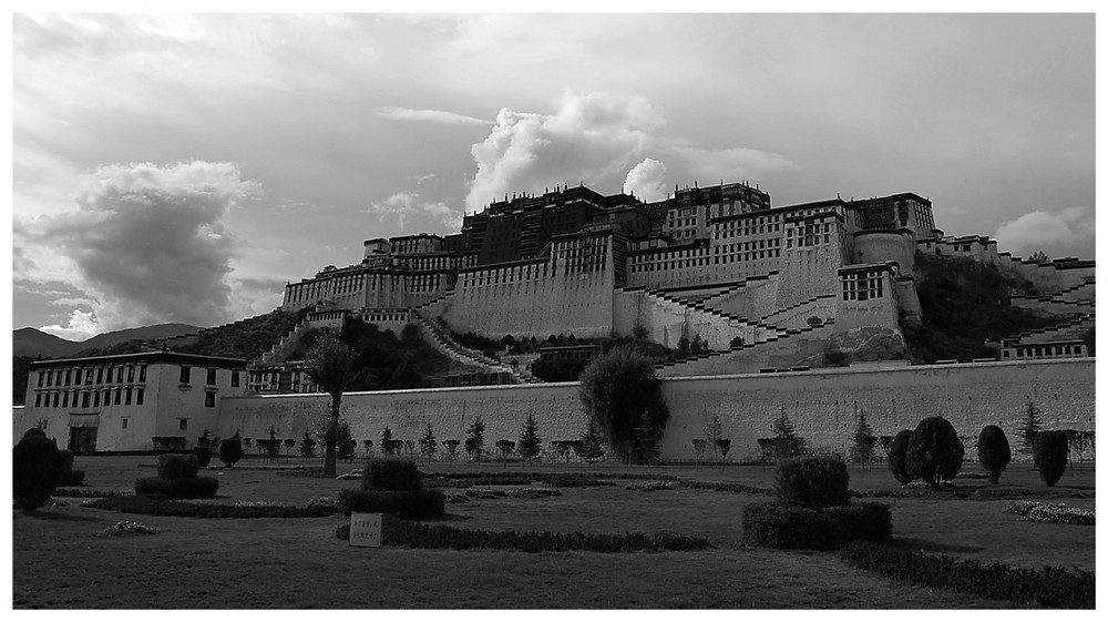 Potala BW