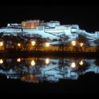 Potala - Reflektion im See.