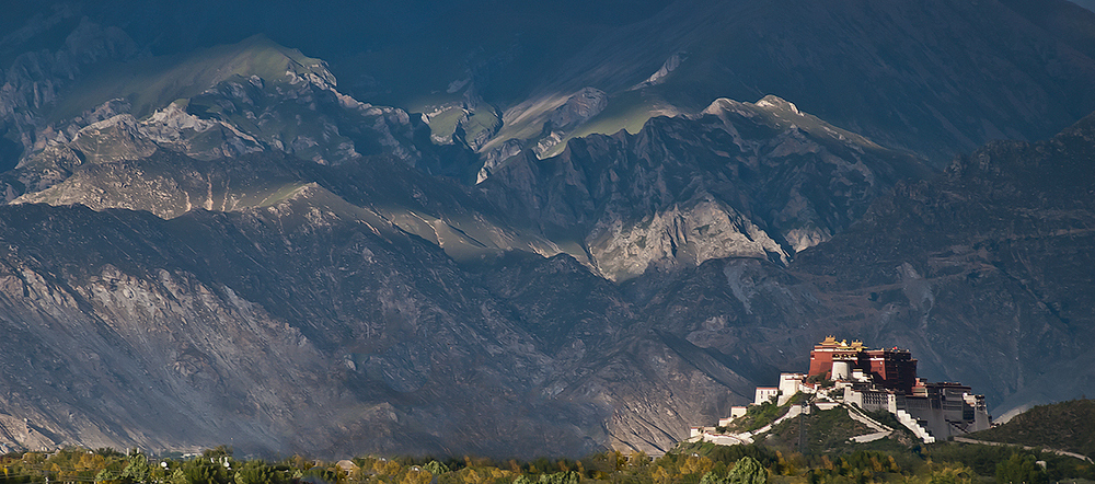 Potala vor den Bergen by Titeuf 