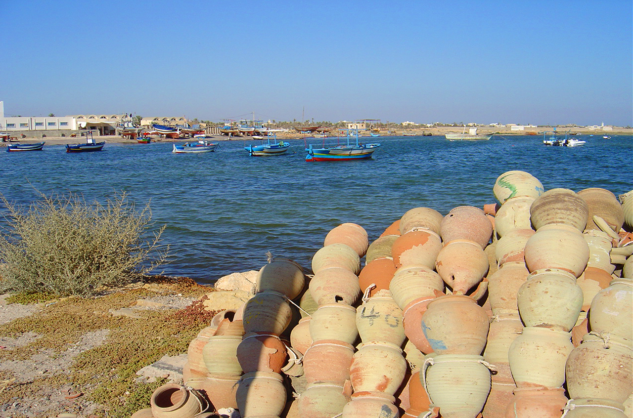 Poteries sur la côte face à Djerba