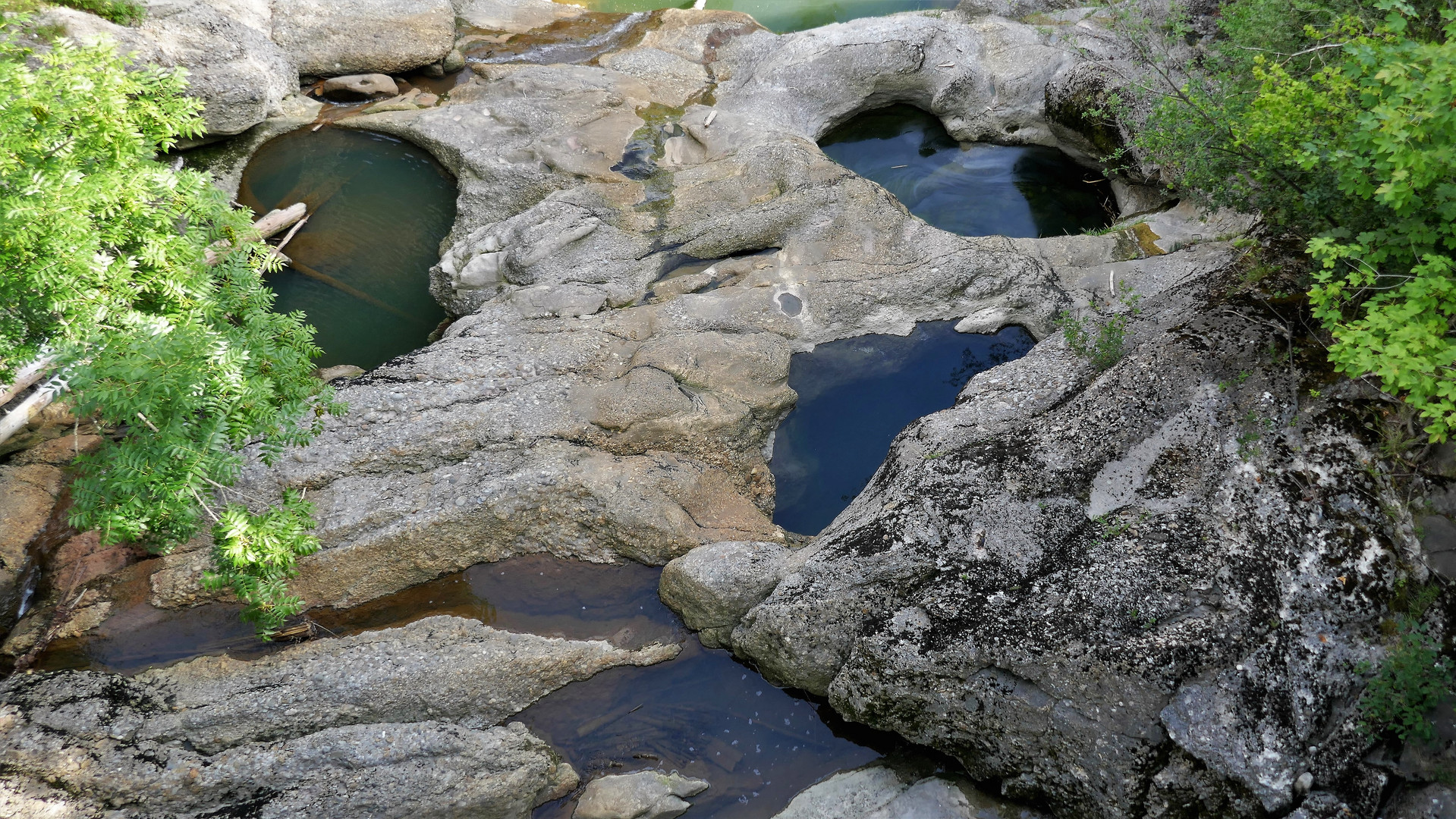 potholes (Strudellöcher)