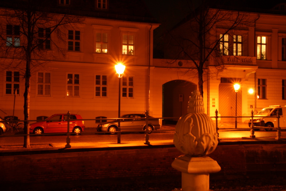 Potsdam - eine Straße am Kanal