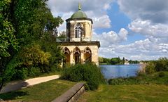 Potsdam   - Gotische Bibliothek am Heiligen See -