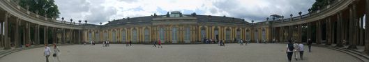 Potsdam, Hinterhof des Schlosses Sanssouci von Ricardo Mertsch