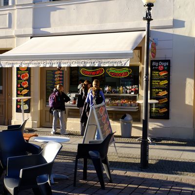Potsdam - scena di strada presso lo snack bar