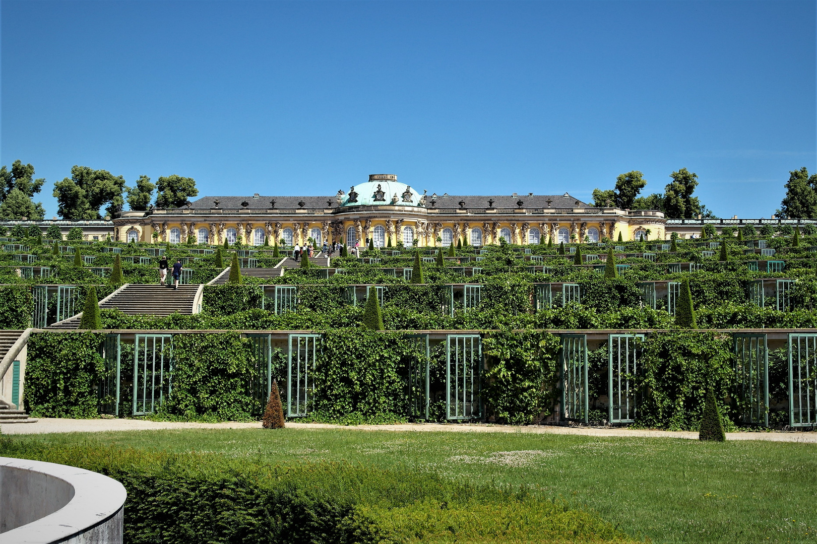 Potsdam  Schloß Sans souci von unten