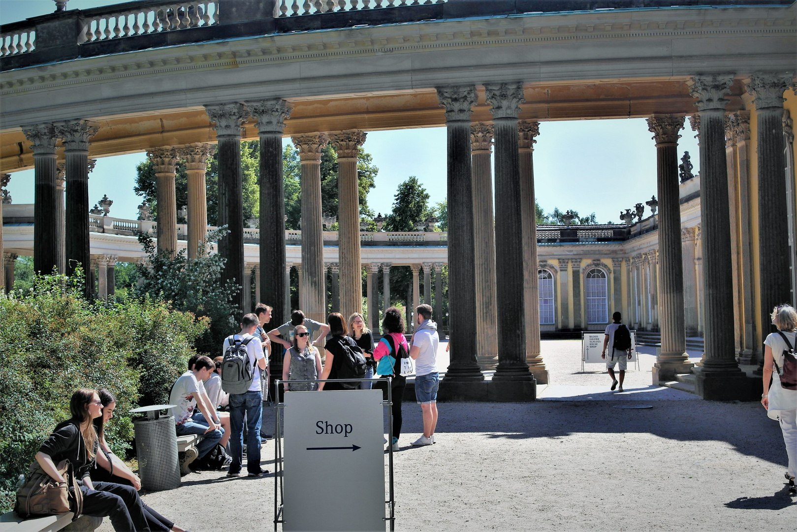 Potsdam Schloss Sanssouci  jugendliche Besuchergruppen