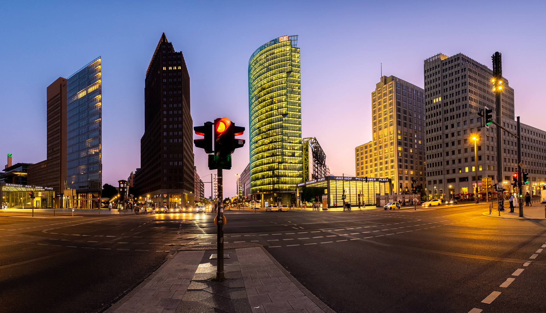 Potsdamer Platz bei Nacht