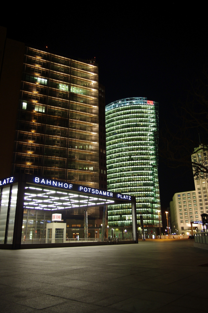 Potsdamer Platz bei Nacht