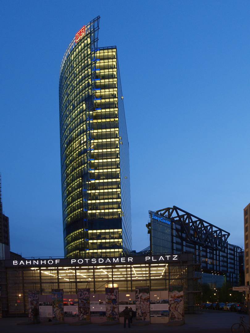 Potsdamer Platz Berlin bei Nacht