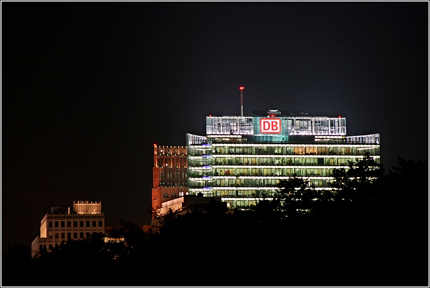 Potsdamer Platz hinter dem Tiergarten