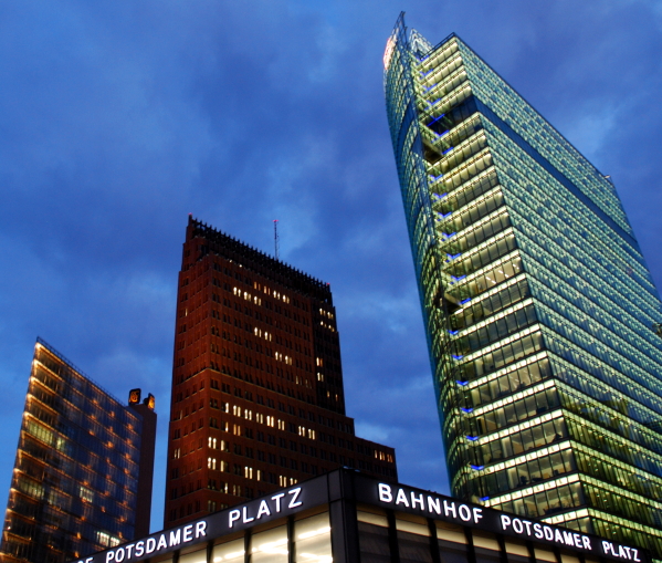 "Potsdamer Platz in der Abenddämmerung"