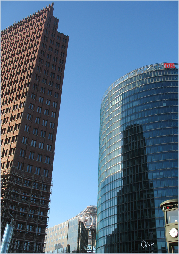 Potsdamer Platz - Licht und Schatten 1