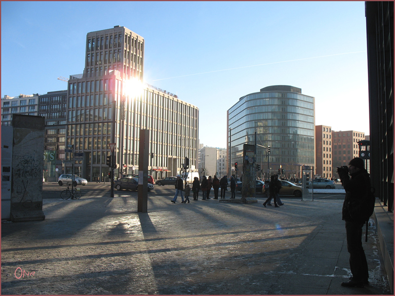 Potsdamer Platz - Licht und Schatten 2....