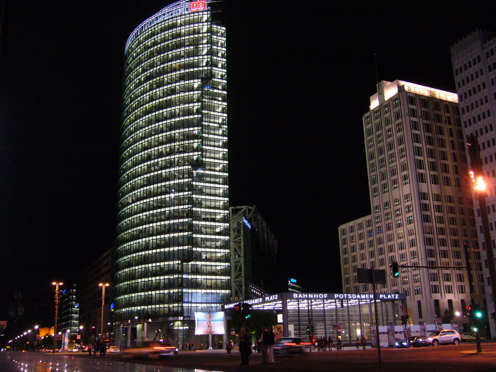 Potsdamer Platz mit Sonycenter bei Nacht