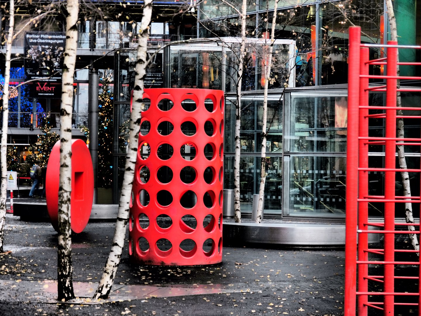 Potsdamer Platz - Spielplatz in rot