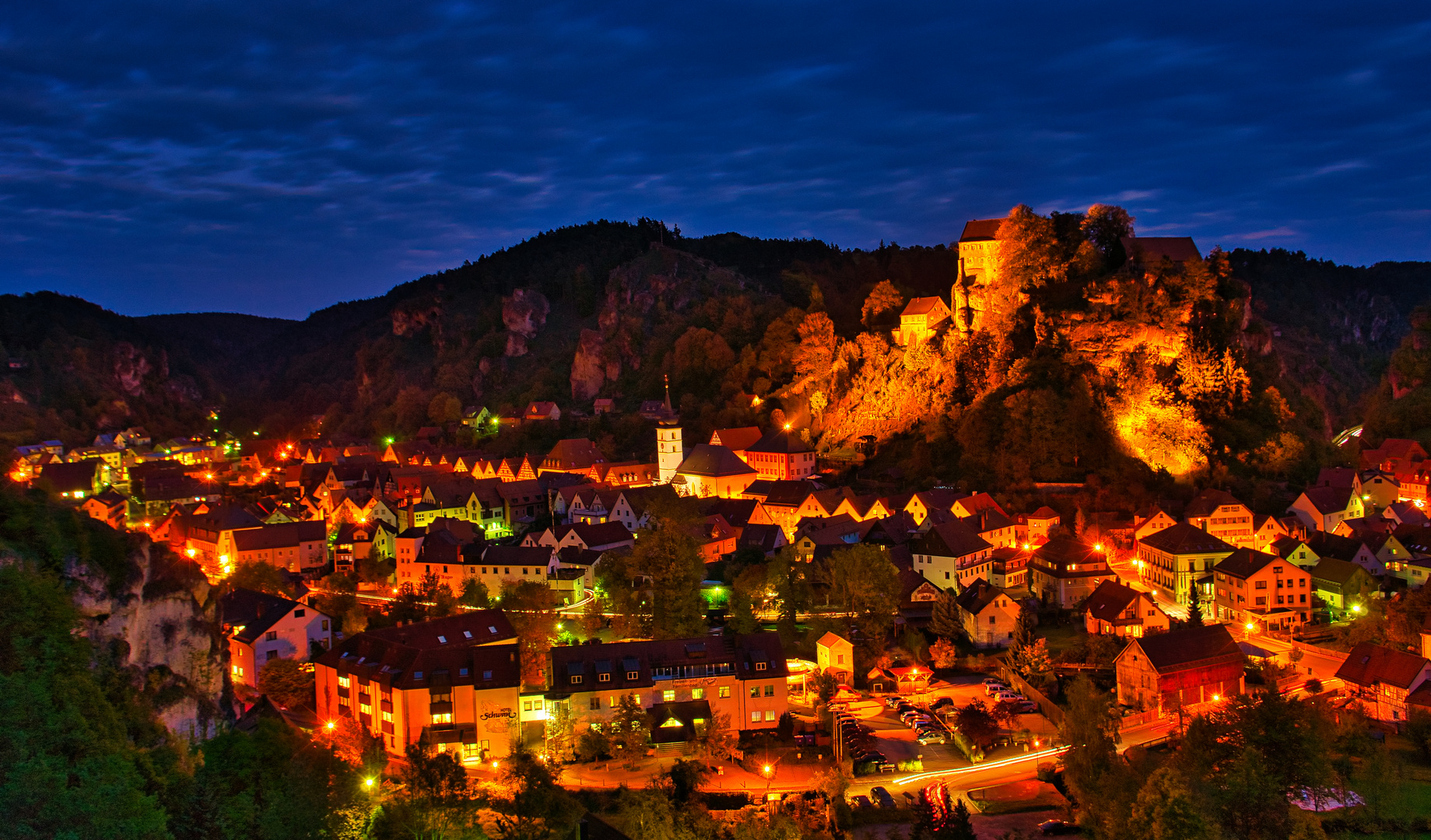 Pottenstein bei Nacht.