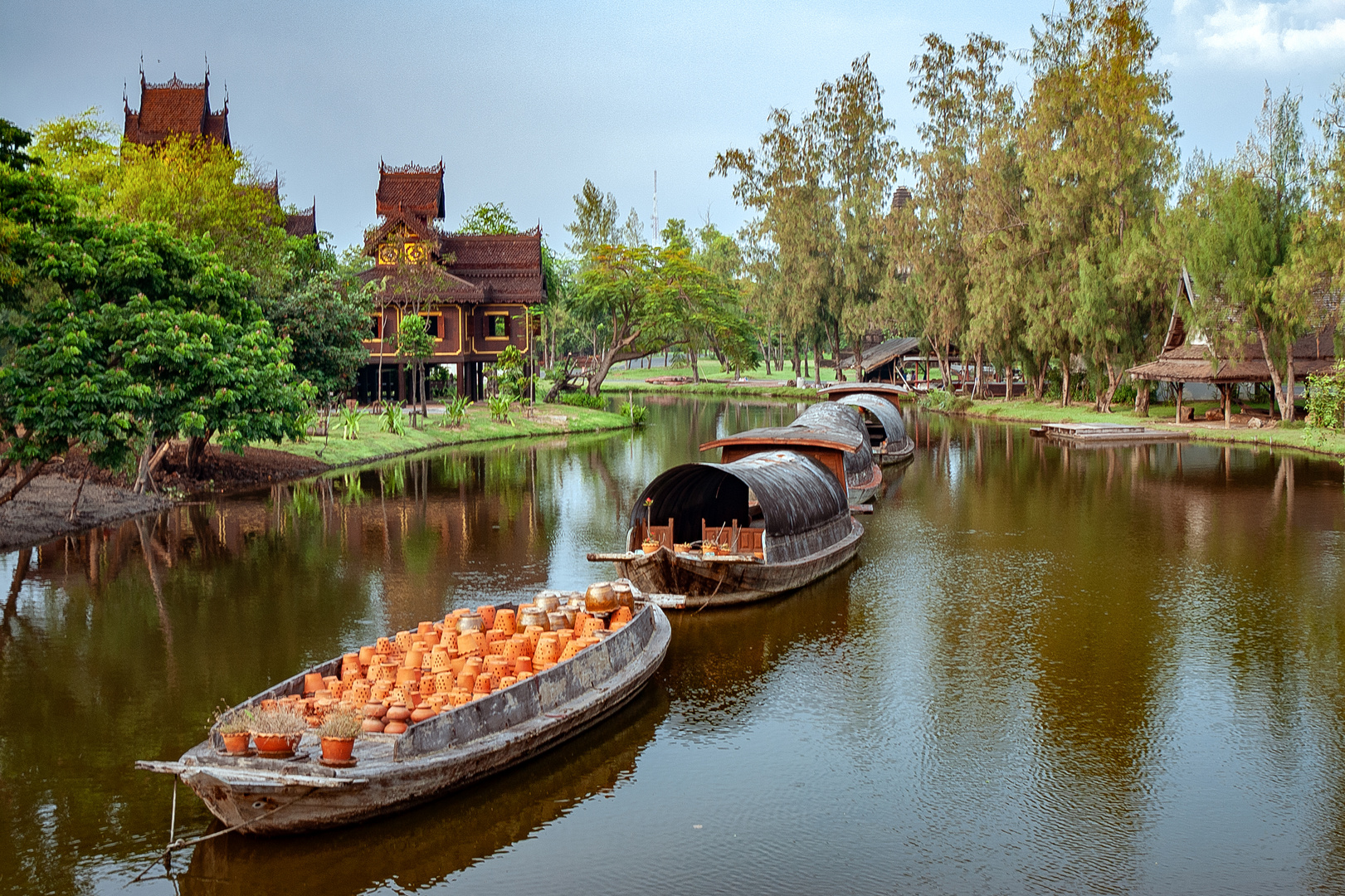 Pottery transport on the klong