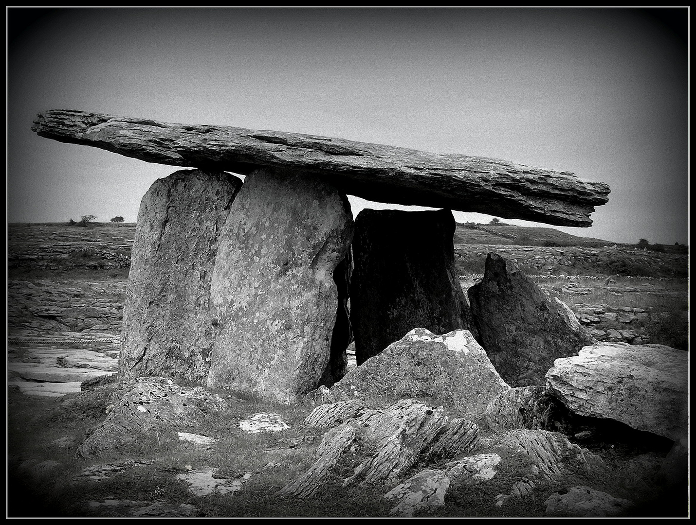 " Poulnabrone Dolmen "