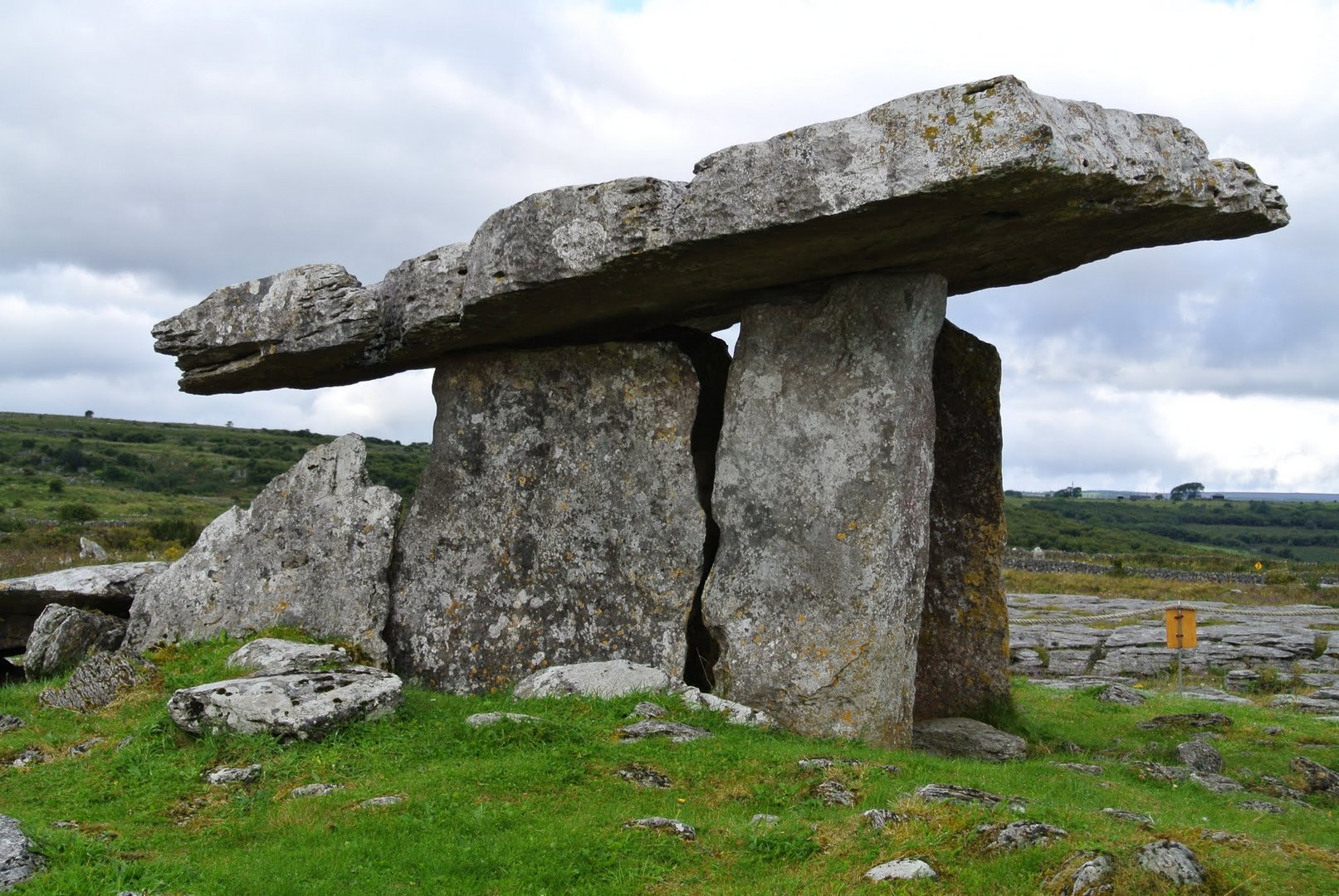 Poulnabrone Dolmen