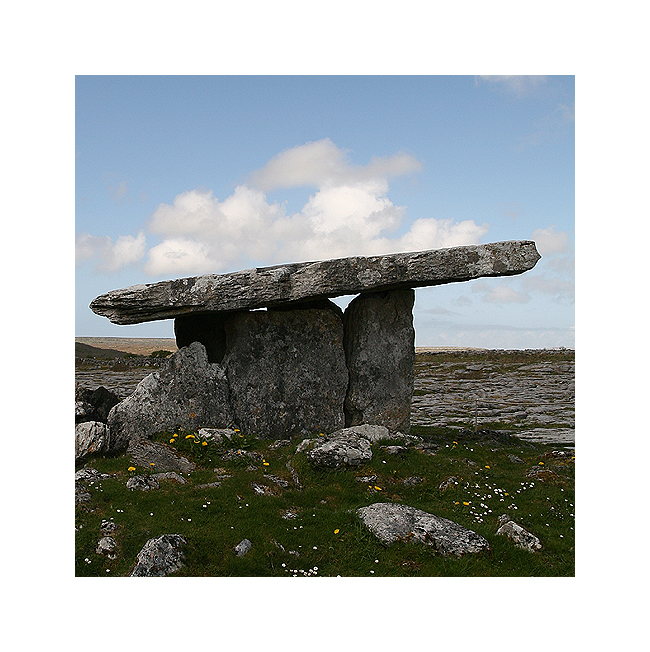 Poulnabrone-Dolmen.....