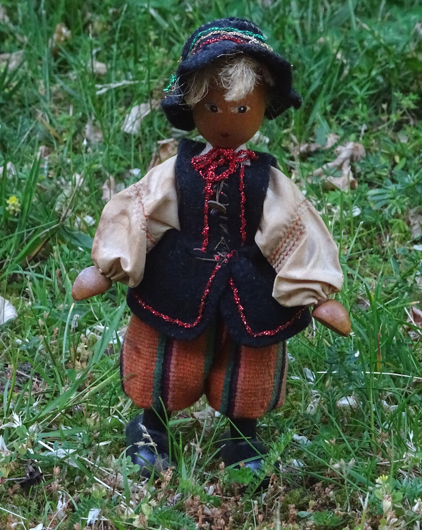 Poupée folklorique en bois de Pologne.