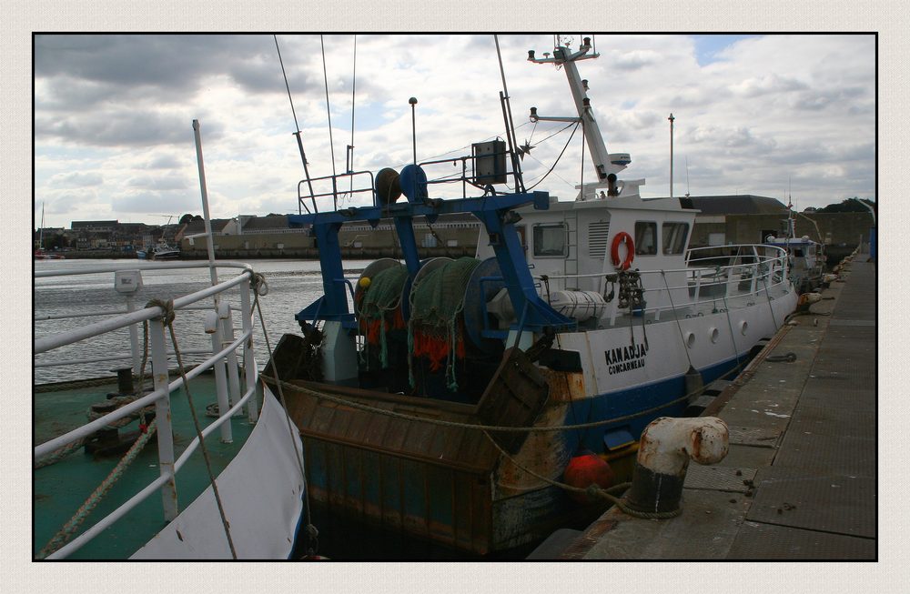 "Pour le "KANADJA" Pas toujours le ciel bleu pour partir en mer  "