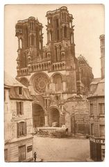 Pour mon ami Michel Baugé - une photo de la cathédrale de Laon* . . .