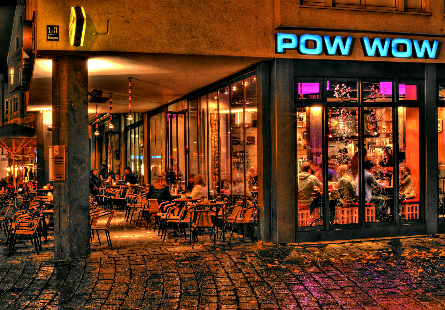 Pow WOW Augsburg bei Nacht