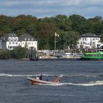 Power auf der Elbe vor Neumühlen