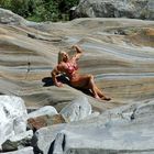 Power-Frau im Verzasca-Tal