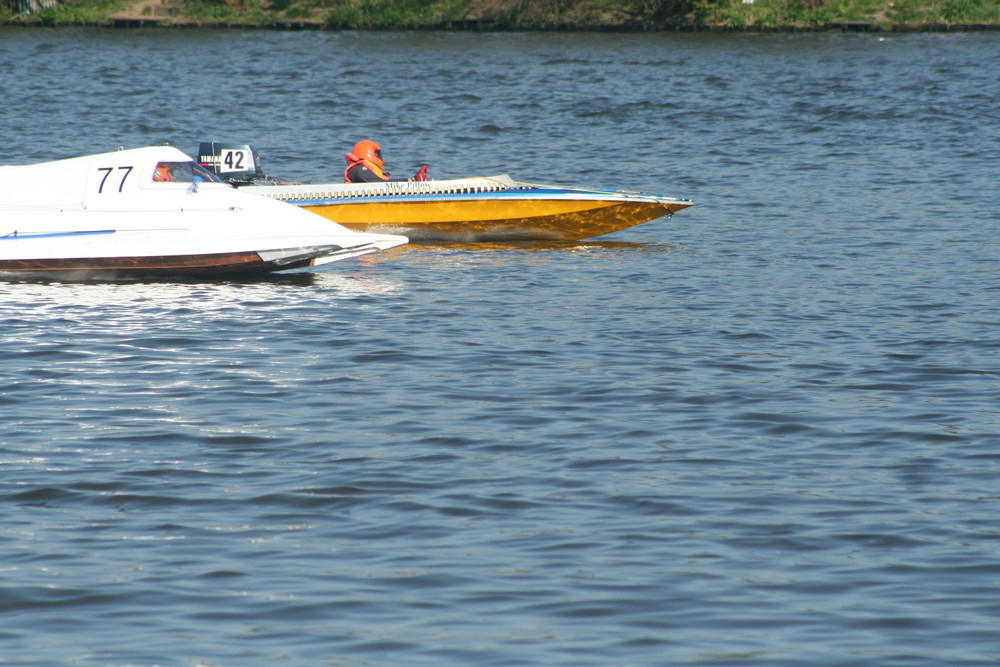 POWERBOAT RACING