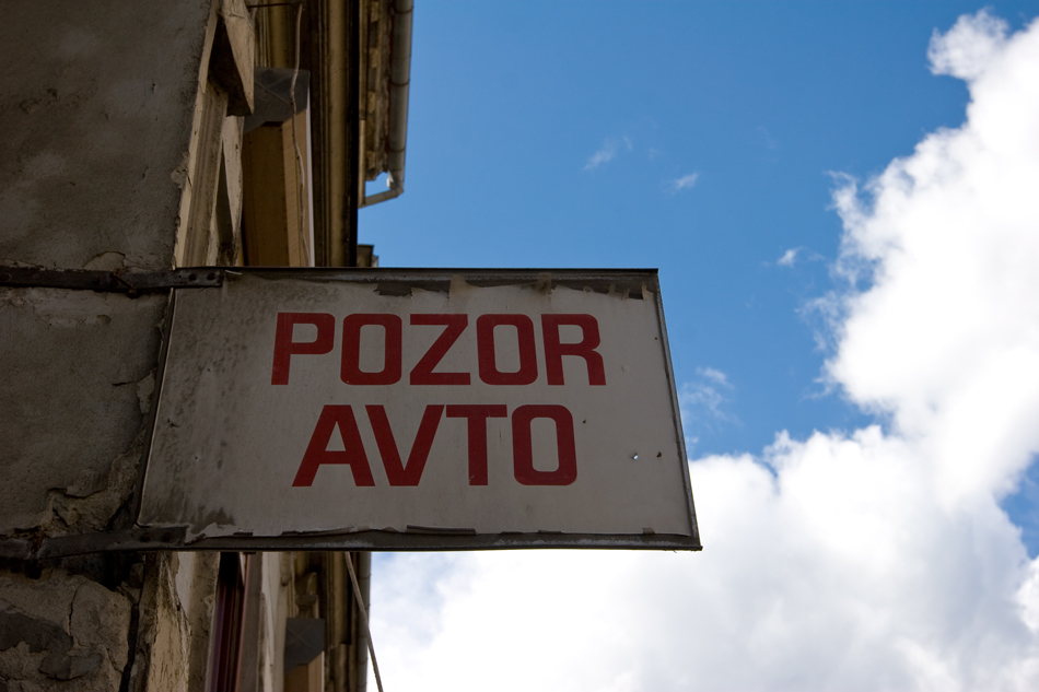 "Pozor Avto" - "Achtung Auto"