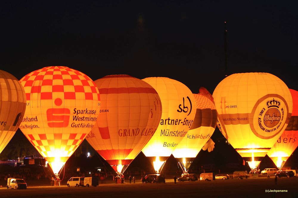 PPP-Tage 2010 in Wesel: Ballonglühen auf dem Flugplatz Römerwardt