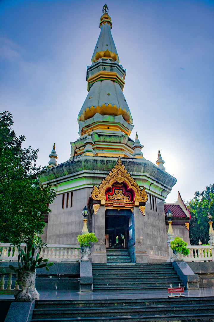 Pra Sutham Chedi in Wat Hin Mak Peng