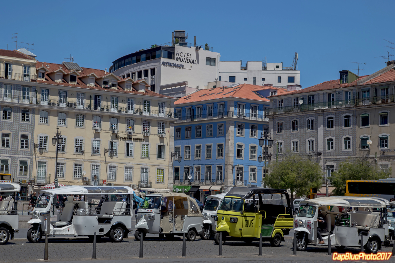 Praça da Figueira mit Tuk Tuks in allen Varianten