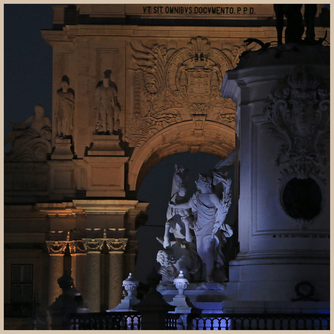 praca do comercio at night 3