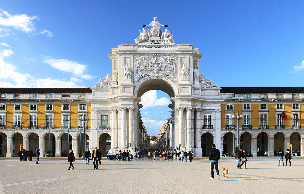 Praca do Comercio mit dem mächtigen und beeindruckenden Triumphbogen.