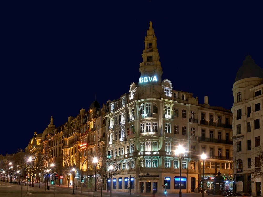 Praca Liberdade bei Nacht