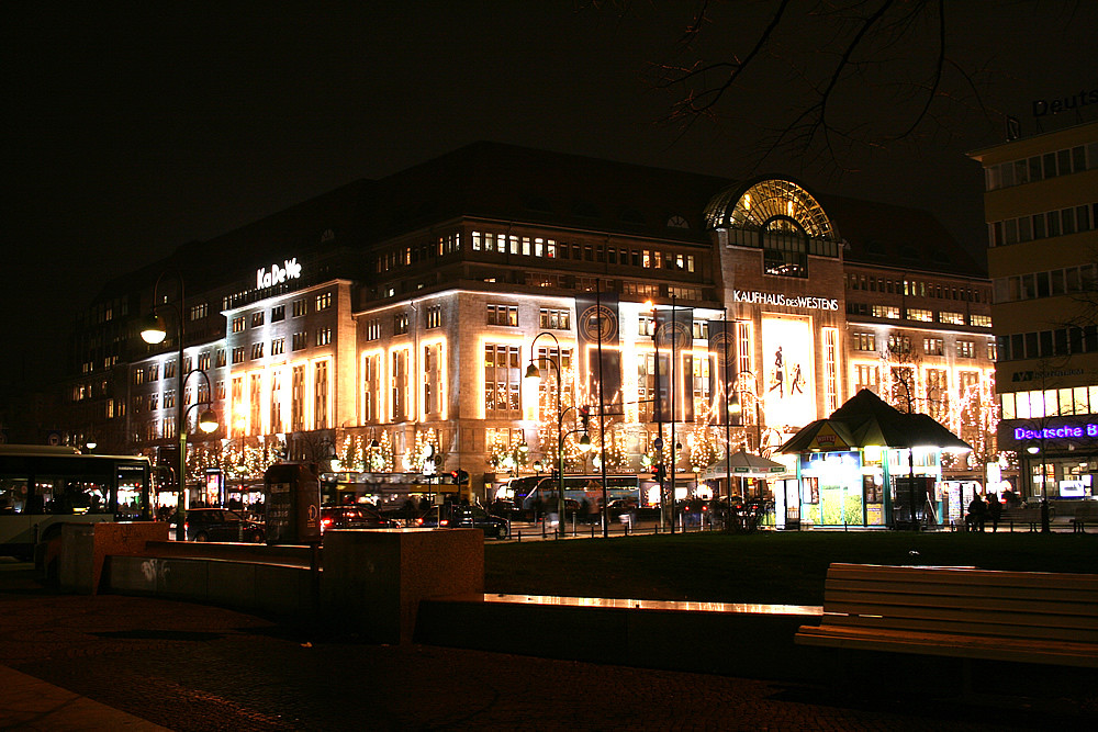 Prachtbau KaDeWe um Weihnachten