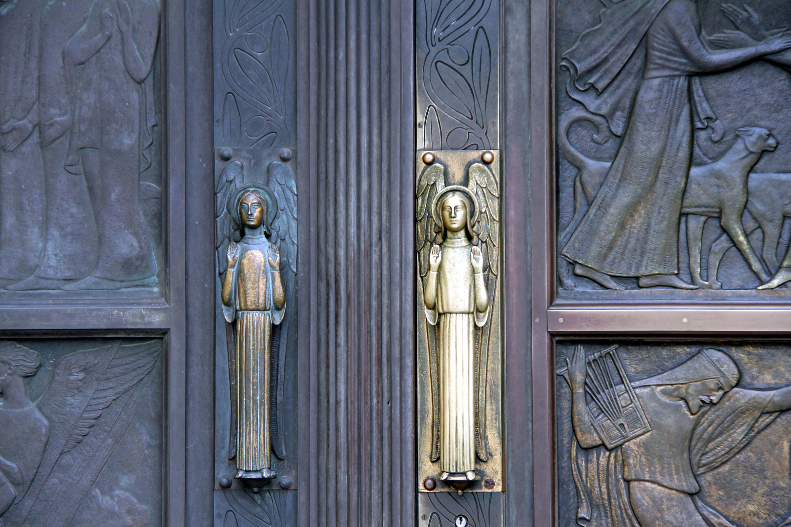 Prachtvolle Türklinken an der Kirche in Luxemburg Stadt