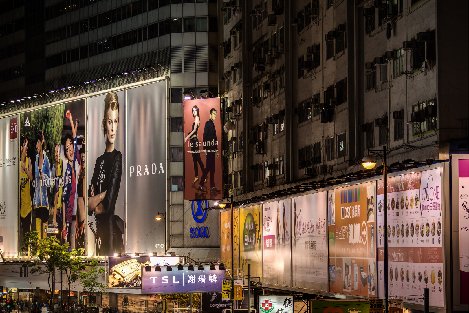 Prada und Adidas in Hong Kong / Causeway Bay