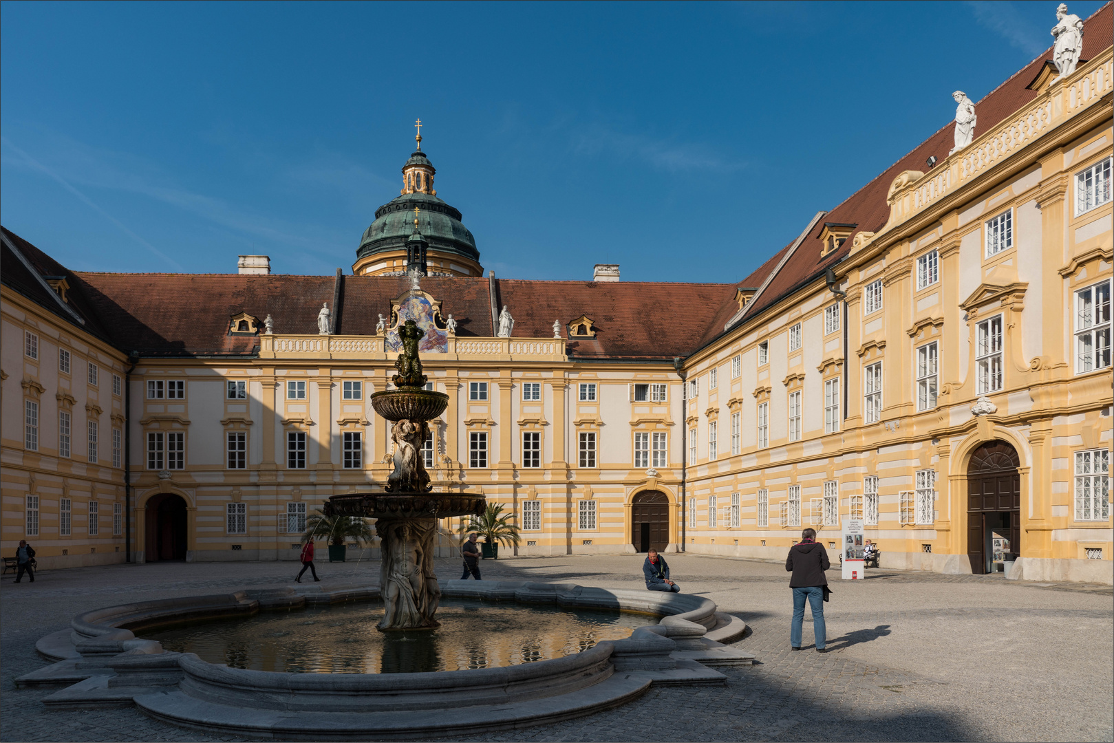 Prälatenhof im Stift Melk