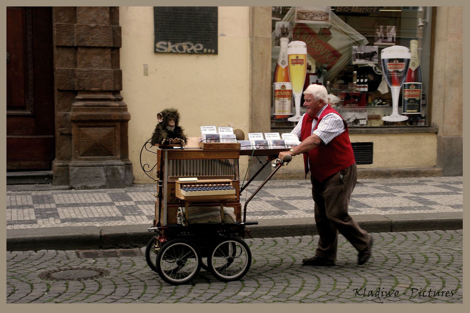 Prag 02 - Straßenszene