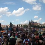 Prag - Ansichten einer Stadt / Karlsbrücke - Menschen