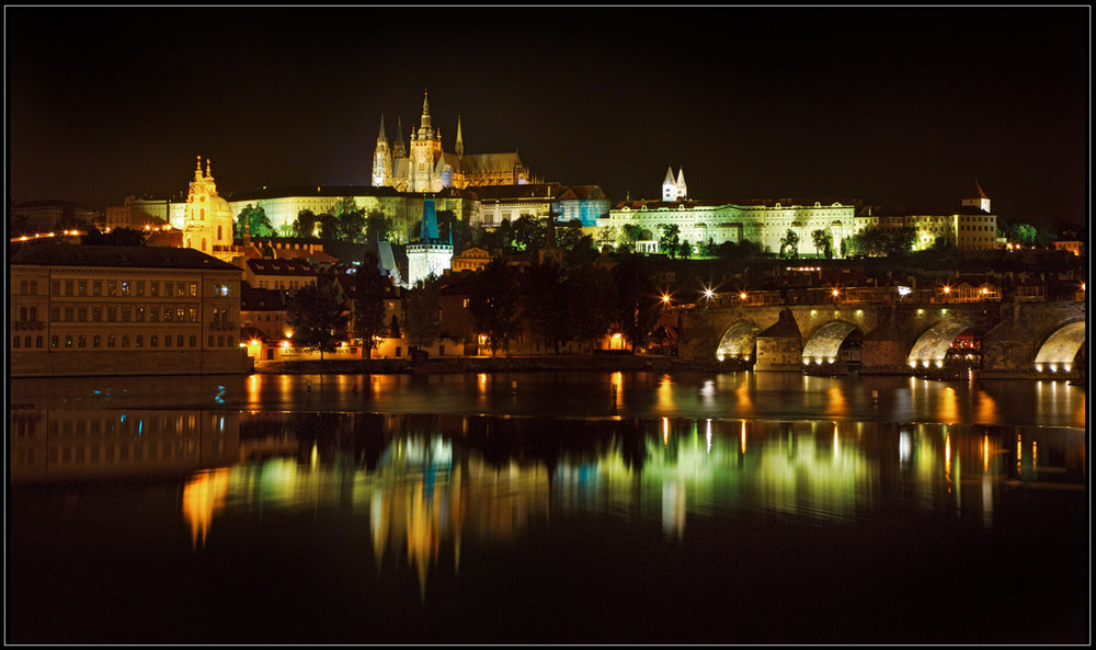 Prag at night