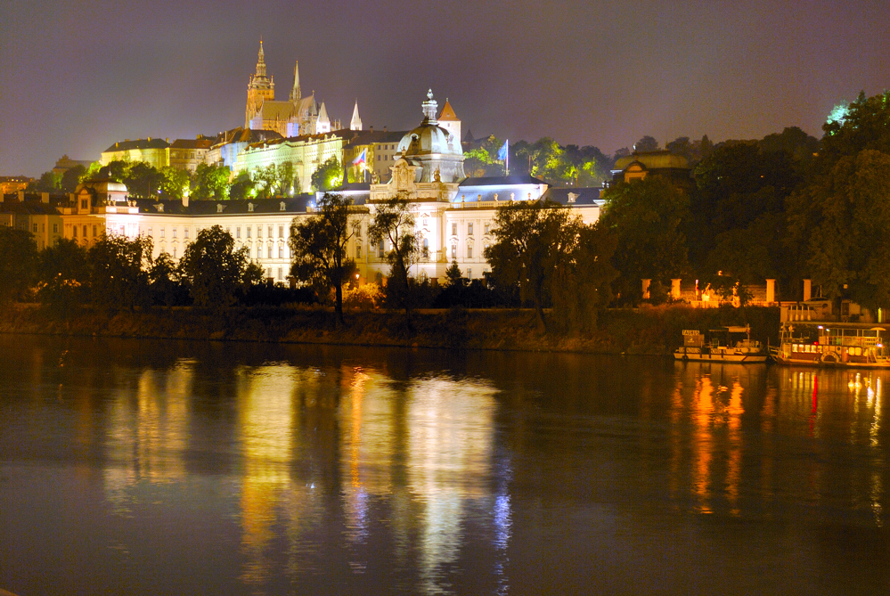 Prag bei Nacht von Hannelore AYDIN 