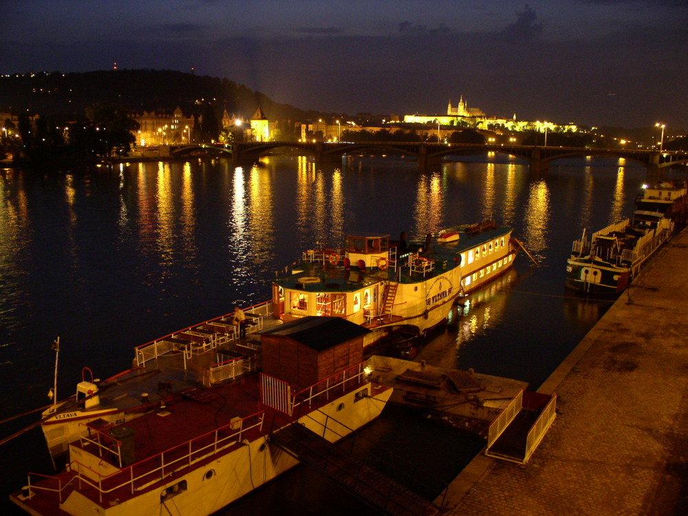 Prag bei Nacht